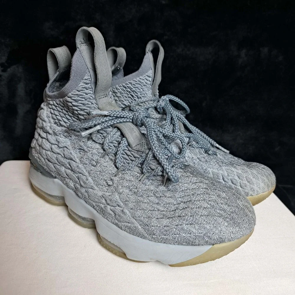 Nike LeBron 15  922811-005 Gray Metallic Gold Basketball Sneakers Kids Size 7Y